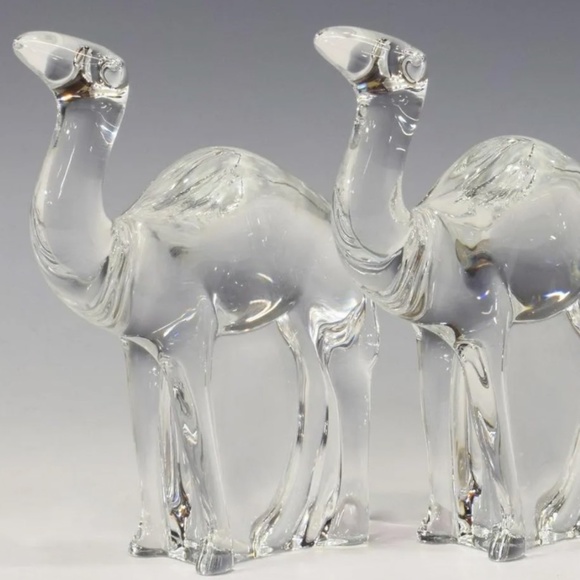 Baccarat Crystal Camel - Loet Vanderveen Design - Picture 1 of 4